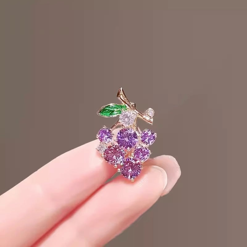 Mini Exquisite Grape Small Pin Elegant All-match Suit Brooch Cute Anti-light Fixed Buckle Women's Pressage Flap Purple